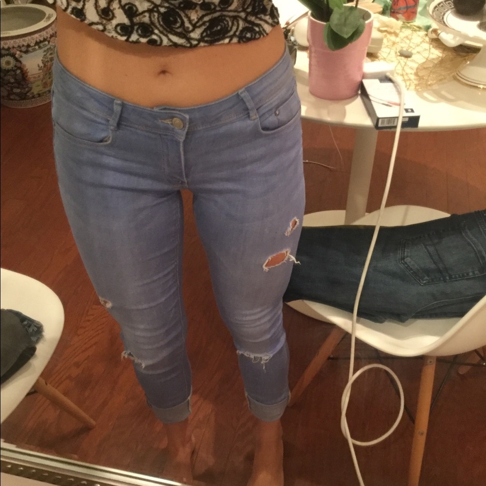 Zara Light Wash Skinny Jeans w Holes